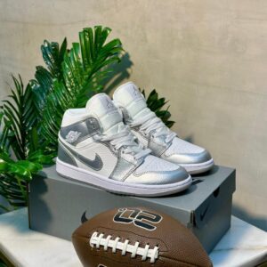 Jordan - Retro 1 Mid SE Metallic Silver
